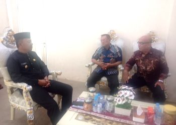 Dua Pimpinan Redaksi Tabloid Umum Otoda Post Drs.H.M.Suharta Siregar dan SJBNews Jakasim Purba mengadakan kunjungan wisata ke Kabupaten Kerinci