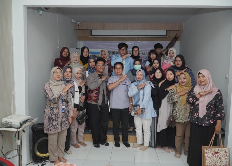 Pesatnya perkembangan teknologi digital dengan makin masifnya penggunaan Media Sosial (Medsos), dimana berbagai kalangan menggunakan Tiktok, Snack Video, Facebook dan lainnya harus dimanfaatkan pelaku Usaha Mikro Kecil Menengah (UMKM) untuk menaikkan omset penjualan tanpa harus lelah apalagi mengeluarkan biaya pemasaran