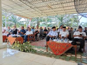 Melalui unit Kebun Bukit Kausar PTPN IV Regional IV, menggandeng Puskesmas Lubuk Kambing melakukan sunatan massal di mess kantor Kebun Bukit Kausar 