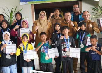 Bupati menyampaikan rasa bangga dan apresiasi kepada para atlet, pelatih, kepala sekolah, guru, serta orang tua yang telah berperan besar dalam keberhasilan