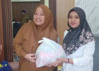 Pemerintah Kota (Pemkot) Jambi melalui Dinas Tenaga Kerja, Koperasi, dan UMKM menggandeng PT Perkebunan Nusantara (PTPN) IV Regional IV Jambi-Sumbar untuk menyalurkan bantuan bahan pokok bagi warga terdampak