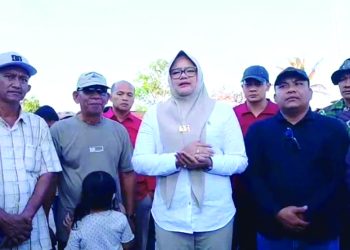 Mendapat informasi musibah kebakaran, keesokan harinya (22/8) Bupati Tanjab Timur, Hj. Dillah Hikmah Sari, S.T., dengan sigap turun langsung ke lokasi yang didampingi Ketua Baznas Tanjab Timur
