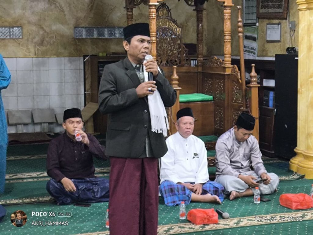 Ustadz Miswar Batu Bara memberikan tausyiah