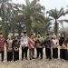 Bendera Merah Putih berkibar di lapangan Kebun PTP Nusantara IV region IV Kebun PLK, sementara masyarakat datang bersama keluarga untuk merasakan atmosfer perayaan kemerdekaan