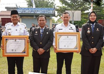 Penghargaan yang diserahkan langsung oleh Kakanwil Kemenkum Jambi, Jonson Siagian, S.H., M.H diterima oleh Wakil Bupati Tanjung Jabung Timur, H. Muslimin Tanja, S.Th.I.,M.Si