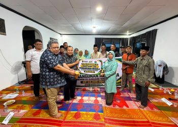 Bantuan sebesar Rp50 juta tersebut diserahkan langsung oleh Business Support Head PTPN IV Regional IV, Achmedi Akbar, kepada Kepala Sekolah SD Negeri 03 Gunuang Malintang, Ratna Gusti, S.Pd