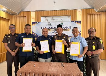 Perjanjian Kerja Sama ini, ditanda tangani Kepala Kejari Batanghari Muhammad Ridwan, SH, MH dengan Manajer Kebun Batanghari Arief Kurniawan dan Manajer Kebun Durian Luncuk Ferry Pratama di ruang Baruga gedung Kejaksaan Negeri Batanghari