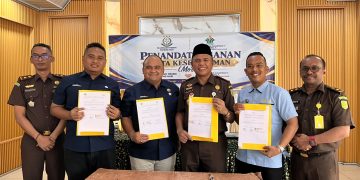 Perjanjian Kerja Sama ini, ditanda tangani Kepala Kejari Batanghari Muhammad Ridwan, SH, MH dengan Manajer Kebun Batanghari Arief Kurniawan dan Manajer Kebun Durian Luncuk Ferry Pratama di ruang Baruga gedung Kejaksaan Negeri Batanghari