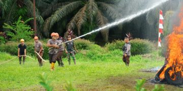 Salah satu instrumen utama yang digunakan adalah Dashboard Monitoring Karhutla PTPN IV, yang membantu perusahaan memantau kemunculan titik panas atau hotspot berdasarkan kedekatannya dengan lokasi kebun