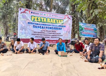 Unit Kebun Bukit Kausar PT Perkebunan Nusantara (PTPN) IV Regional IV Jambi-Sumbar membuat hajatan besar panen ikan dengan membuka Lubuk Larangan