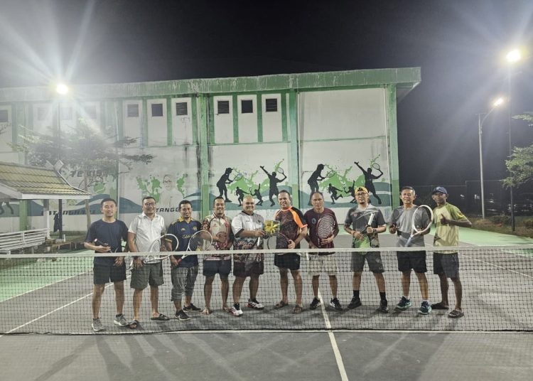 Pertandingan yang berlangsung sekitar pukul 20.00 hingga 22.00 WIB itu diikuti tim Kejari Batanghari yang dipimpin Kepala Kejaksaan Negeri Batanghari Muhammad Irwan, S.H., M.H