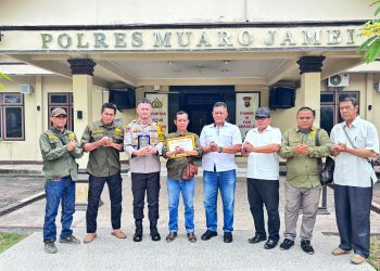 Terima kasih atas kedatangan AWaSI. Semoga silaturahmi ini terus terjaga dan kita dapat bersama-sama bersinergi dalam menjaga situasi kamtibmas di wilayah Kabupaten Muaro Jambi