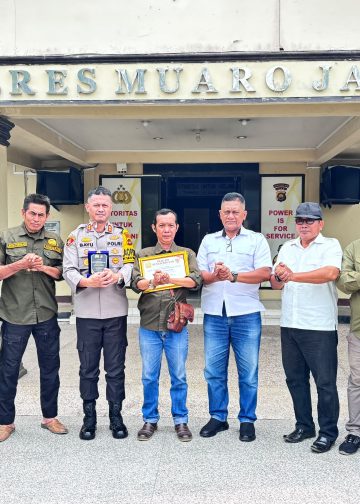 Terima kasih atas kedatangan AWaSI. Semoga silaturahmi ini terus terjaga dan kita dapat bersama-sama bersinergi dalam menjaga situasi kamtibmas di wilayah Kabupaten Muaro Jambi