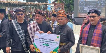 Penyerahan kendaraan merek Viar itu, diserahkan langsung Region Head (RH) PTPN IV Regional IV Khayamuddin Panjaitan kepada Bupati Kerinci Monadi, SSos, MSi