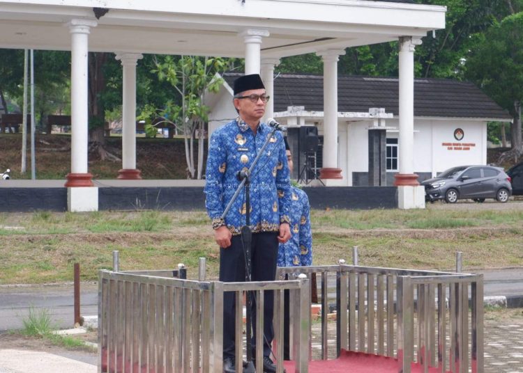 Ia mengajak seluruh pemuda-pemudi di Kabupaten Muaro Jambi untuk senantiasa menanamkan jiwa patriotisme dalam setiap bentuk pengabdian kepada masyarakat