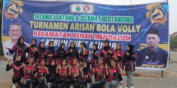 Turnamen yang dipusatkan di fasilitas olahraga Kebun Bukit Kausar PTPN IV Regional IV ini diikuti oleh tim-tim voli perempuan tangguh