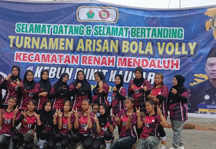 Turnamen yang dipusatkan di fasilitas olahraga Kebun Bukit Kausar PTPN IV Regional IV ini diikuti oleh tim-tim voli perempuan tangguh