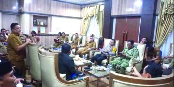 Keputusan tersebut diambil Bupati Muaro Jambi Dr. Bambang Bayu Suseno, SP, MM, M.Si., setelah menggelar rapat koordinasi bersama jajaran Forkopimda, instansi teknis, serta perwakilan masyarakat di ruang kerja Bupati Muaro Jambi