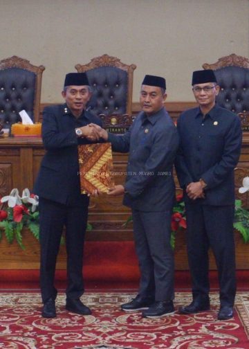 Wakil Bupati Muaro Jambi Junaidi H.Mahir tanggapannya, Pemerintah Kabupaten Muaro Jambi menyampaikan apresiasi setinggi-tingginya atas dukungan, masukan, dan saran yang disampaikan oleh delapan fraksi DPRD, yakni Fraksi PKS-Perindo, PAN, Golkar, Gerindra, PKB, PDI Perjuangan, Demokrat, PPP, dan NasDem