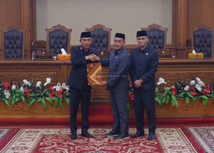 Wakil Bupati Muaro Jambi Junaidi H.Mahir tanggapannya, Pemerintah Kabupaten Muaro Jambi menyampaikan apresiasi setinggi-tingginya atas dukungan, masukan, dan saran yang disampaikan oleh delapan fraksi DPRD, yakni Fraksi PKS-Perindo, PAN, Golkar, Gerindra, PKB, PDI Perjuangan, Demokrat, PPP, dan NasDem